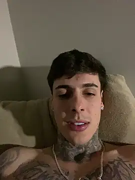 dylan_wolf webcam