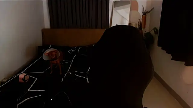 Ur_QueenCamilla webcam
