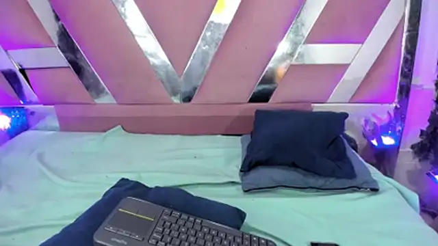 CataliinaSanttana live cam on StripChat