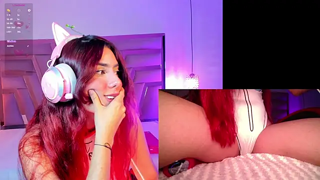 LiaGames live cam on StripChat