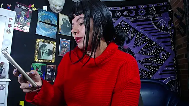 Yourmadame_P webcam