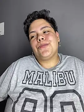 Hailey_Curvy webcam