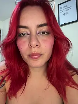 Soffi_hoot live cam on StripChat