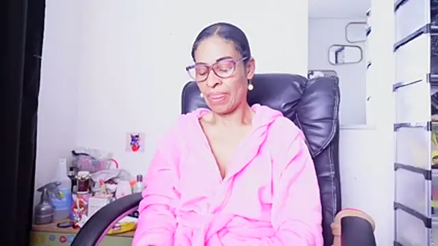 Aries_Mature webcam