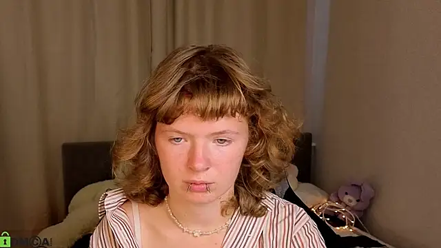 VioletDesiree webcam