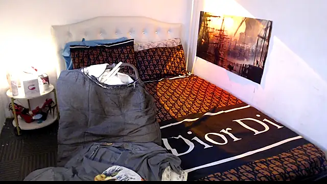 NinaDOM4CUM webcam