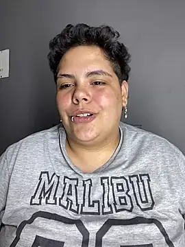 Hailey_Curvy webcam