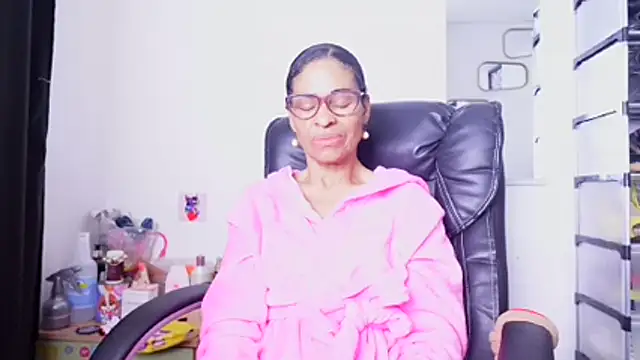 Aries_Mature webcam