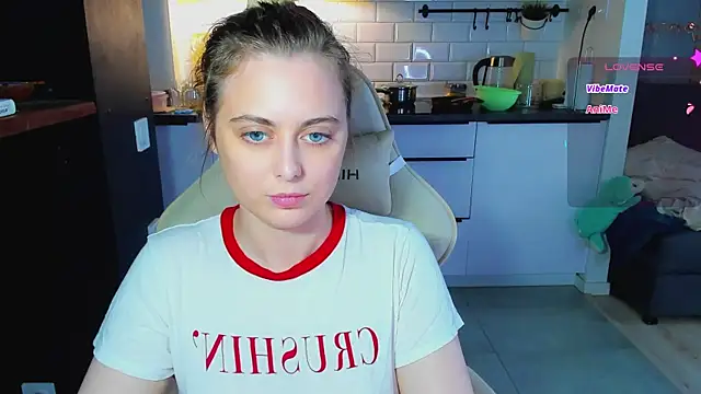 blonde_kellyy webcam