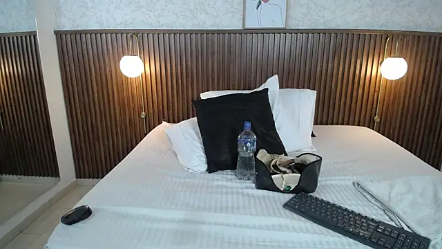 Ariana_Wayne webcam