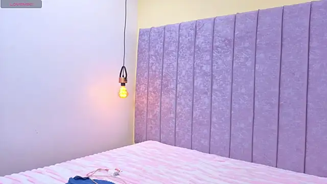 Emma-Burning webcam
