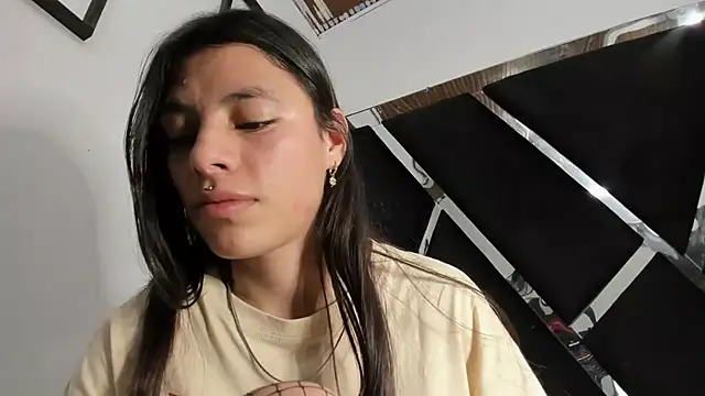 Sasha_Petitte webcam