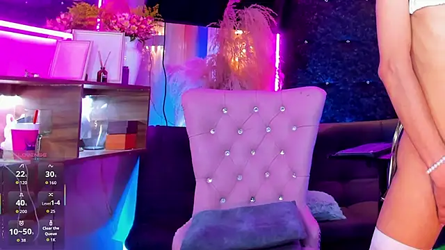 Queens_Wonders_Blonders webcam