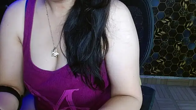 KinderrJoy live cam on StripChat