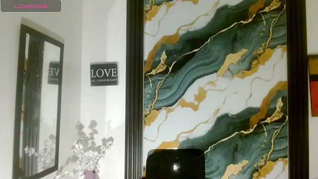 Sharlotte_Jones webcam