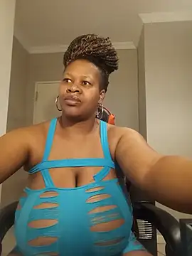 bustylisa1983 webcam