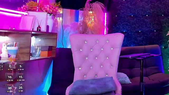 Queens_Wonders_Blonders webcam