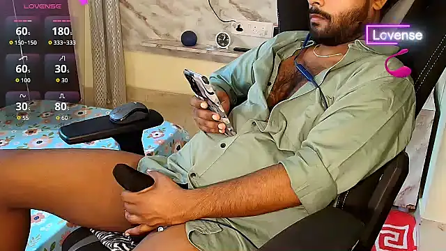 SilverShade3 live cam on StripChat