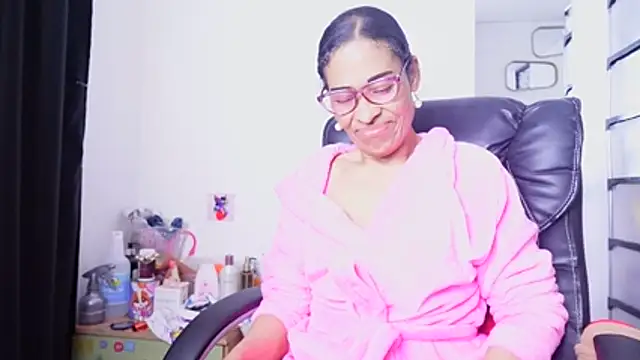 Aries_Mature webcam