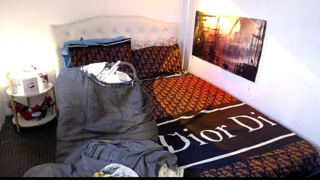 NinaDOM4CUM webcam