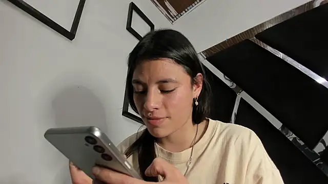 Sasha_Petitte webcam