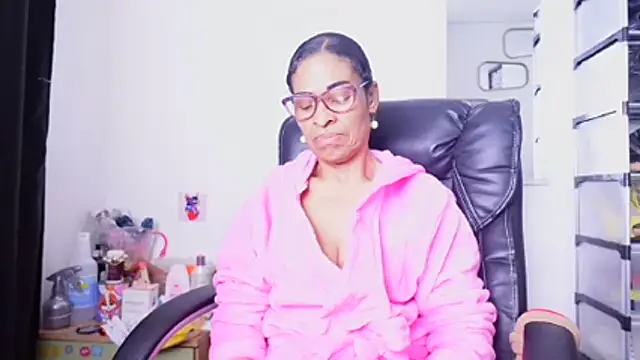 Aries_Mature webcam