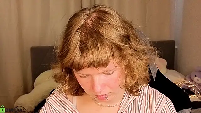 VioletDesiree webcam