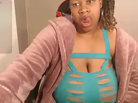 bustylisa1983 webcam
