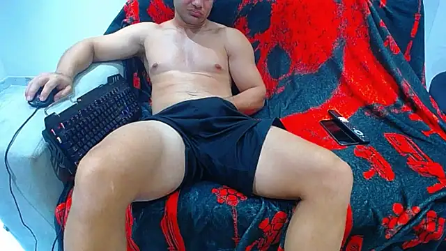 hugo_19cm live cam on StripChat