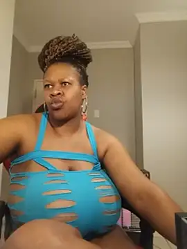 bustylisa1983 (F milf) - PLZ  SPOIL ME ITS MY BIRHDAY MONTH