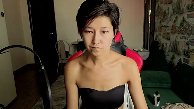 LeyylaStoone live cam on StripChat