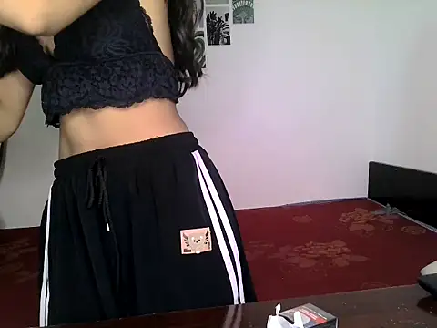 LILY_HOTYY live cam on StripChat