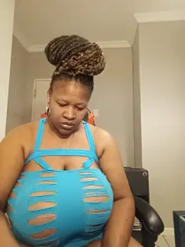 bustylisa1983 webcam