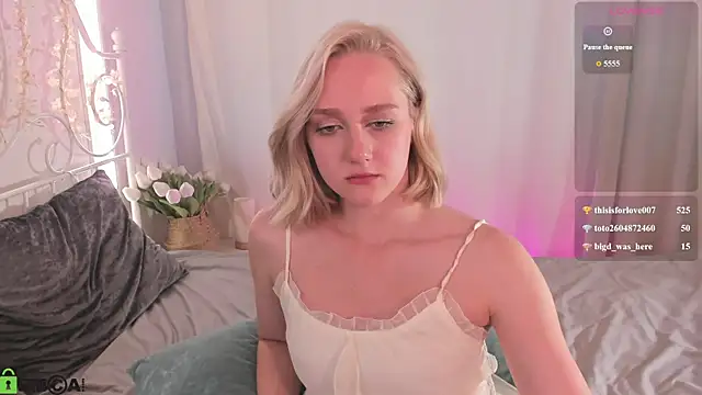Chloe-Deccer live cam on StripChat