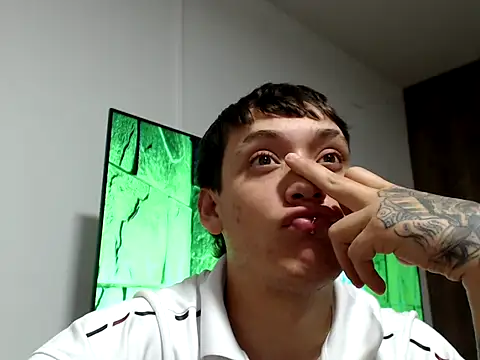 Andreshot2026 live cam on StripChat