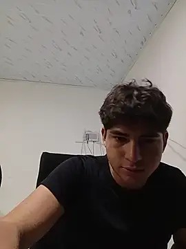 Power-Man-Heterosexual live cam on StripChat