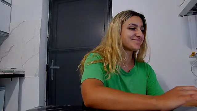 NicolePlay webcam