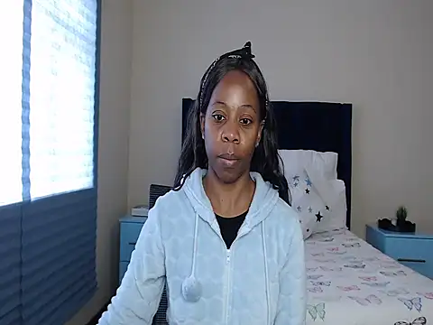 QUEENMANDYY webcam