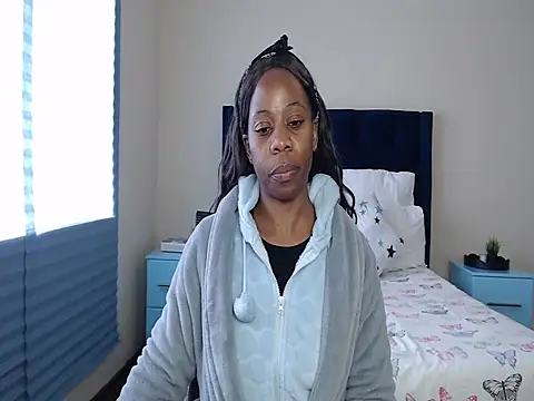 QUEENMANDYY webcam