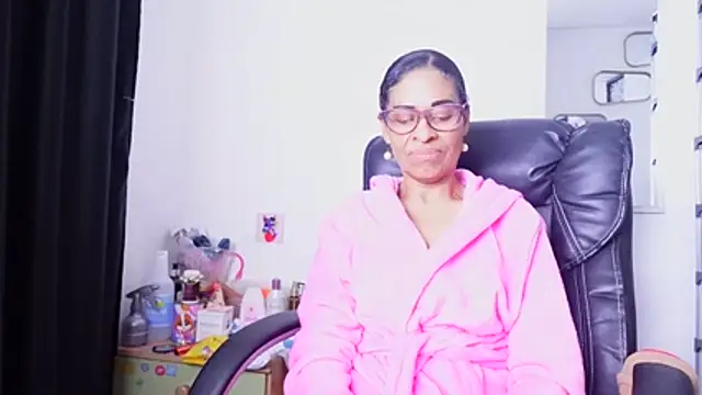 Aries_Mature webcam