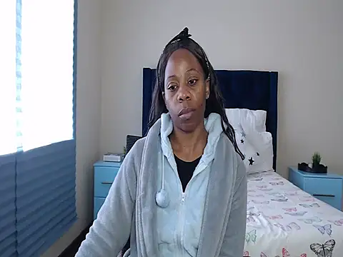 QUEENMANDYY webcam