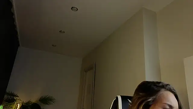 Leslie_Scott live cam on StripChat
