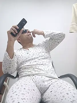chicoguapo8 (M mature) - NAKED