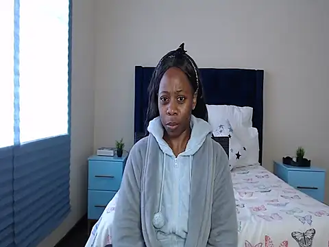 QUEENMANDYY webcam