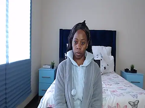 QUEENMANDYY webcam