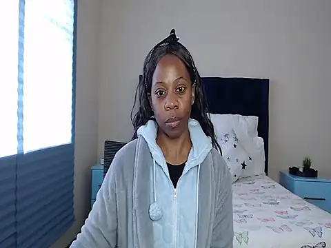 QUEENMANDYY webcam