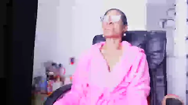 Aries_Mature webcam