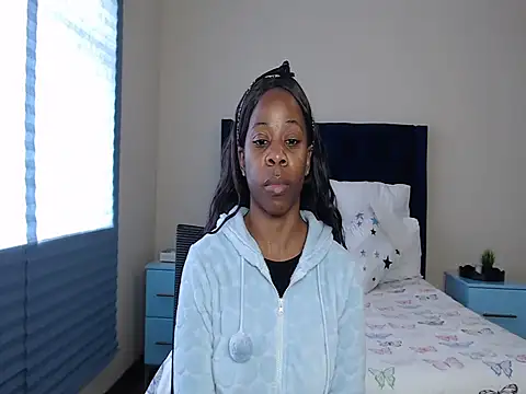 QUEENMANDYY webcam