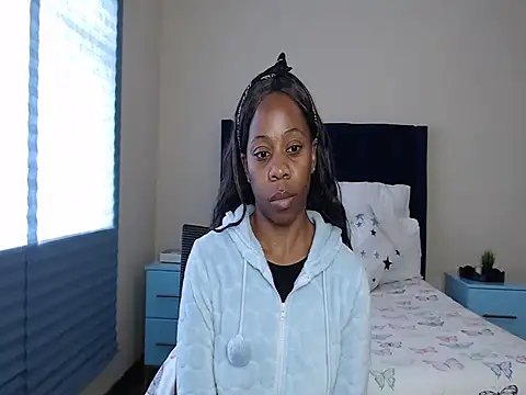 QUEENMANDYY webcam