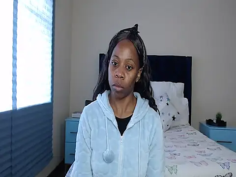 QUEENMANDYY webcam